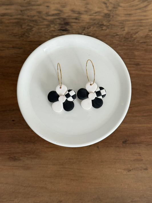 Daisy dangle - Checkered