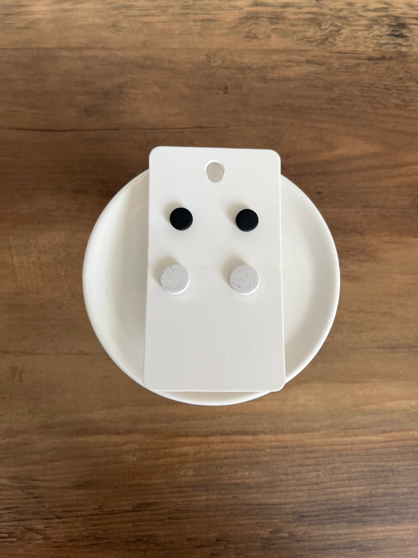 Circle Black & White Stud Packs