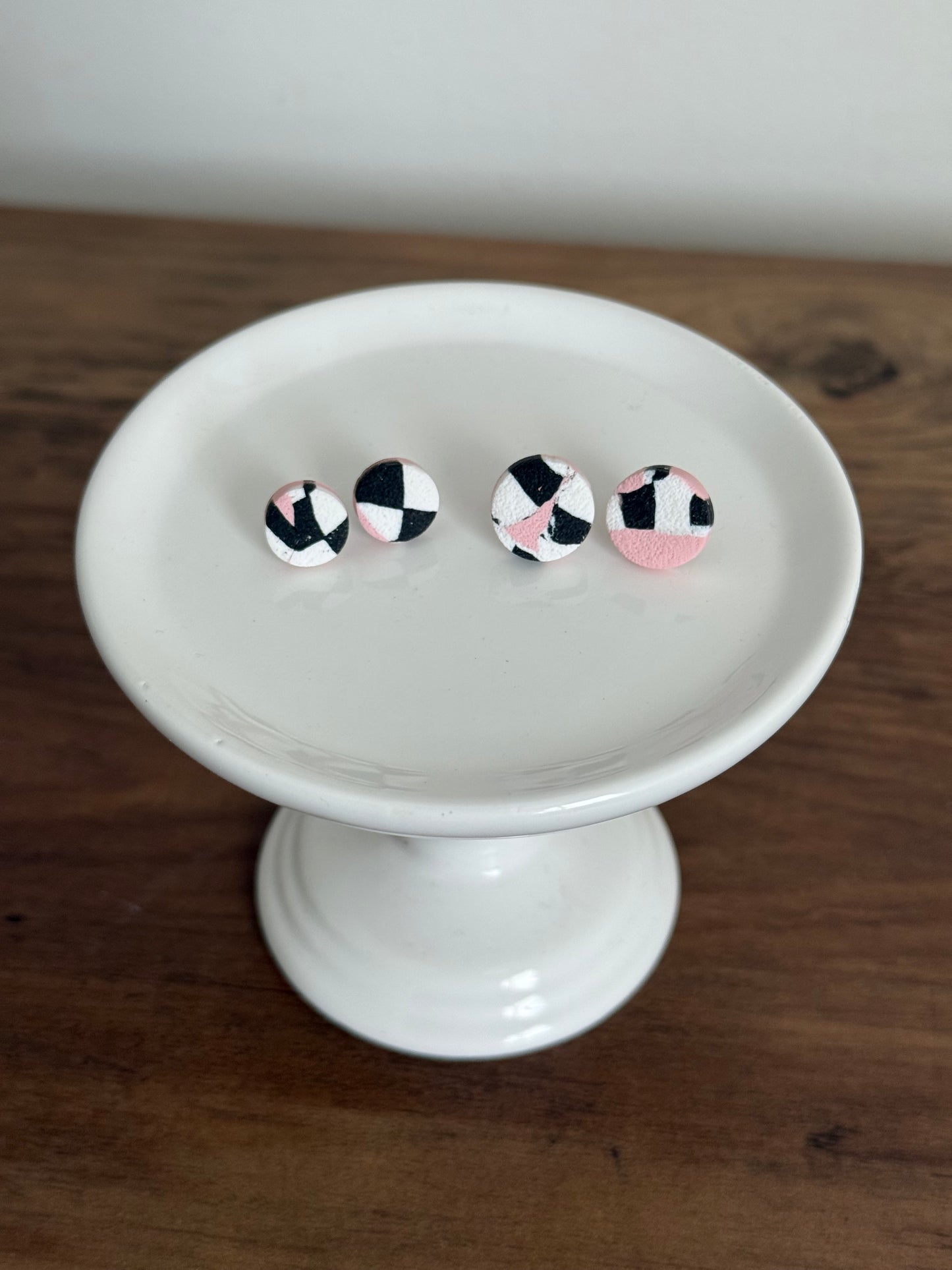 Checkered/Pink Stud