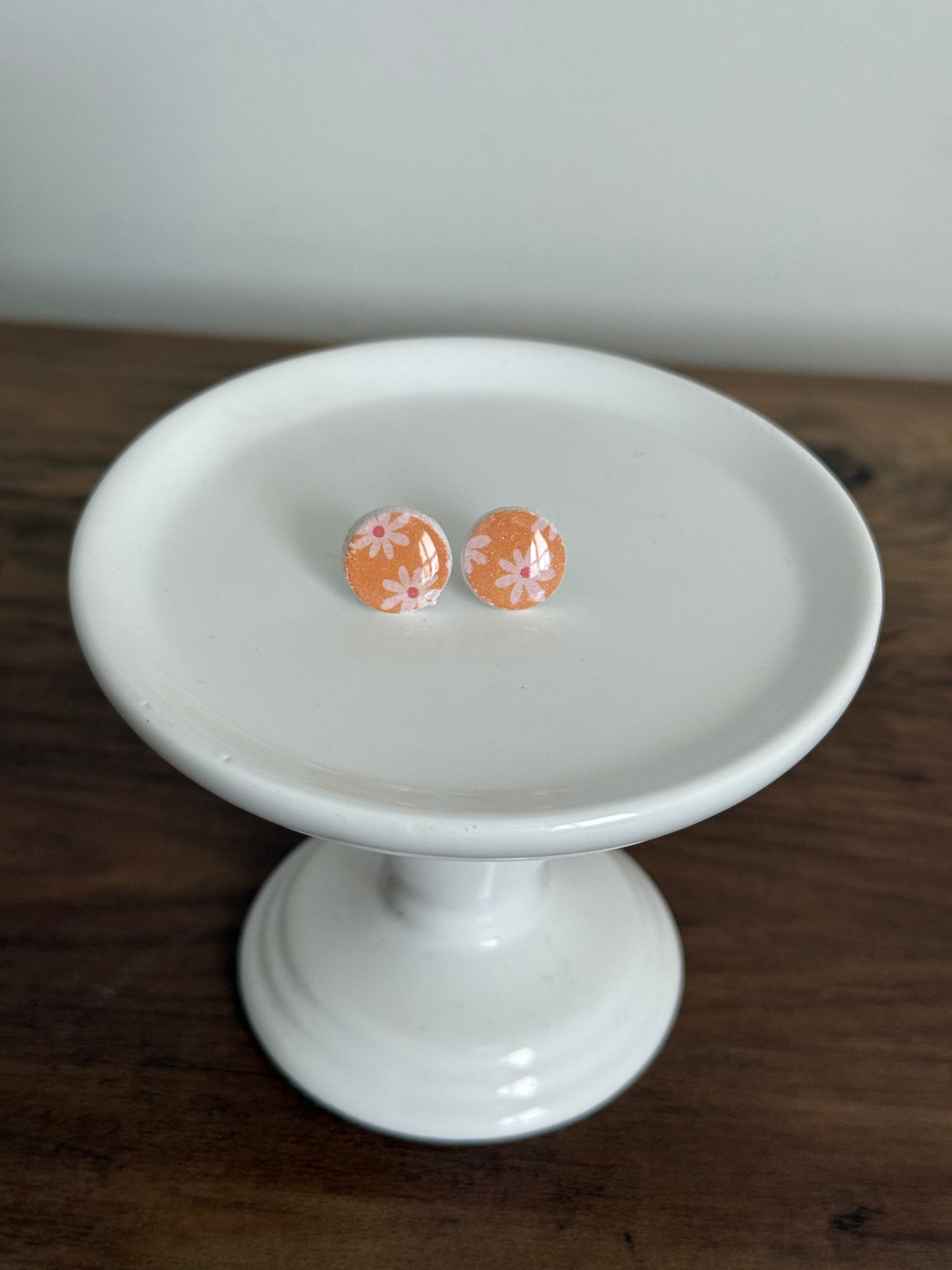 Resin Stud - Orange flowers