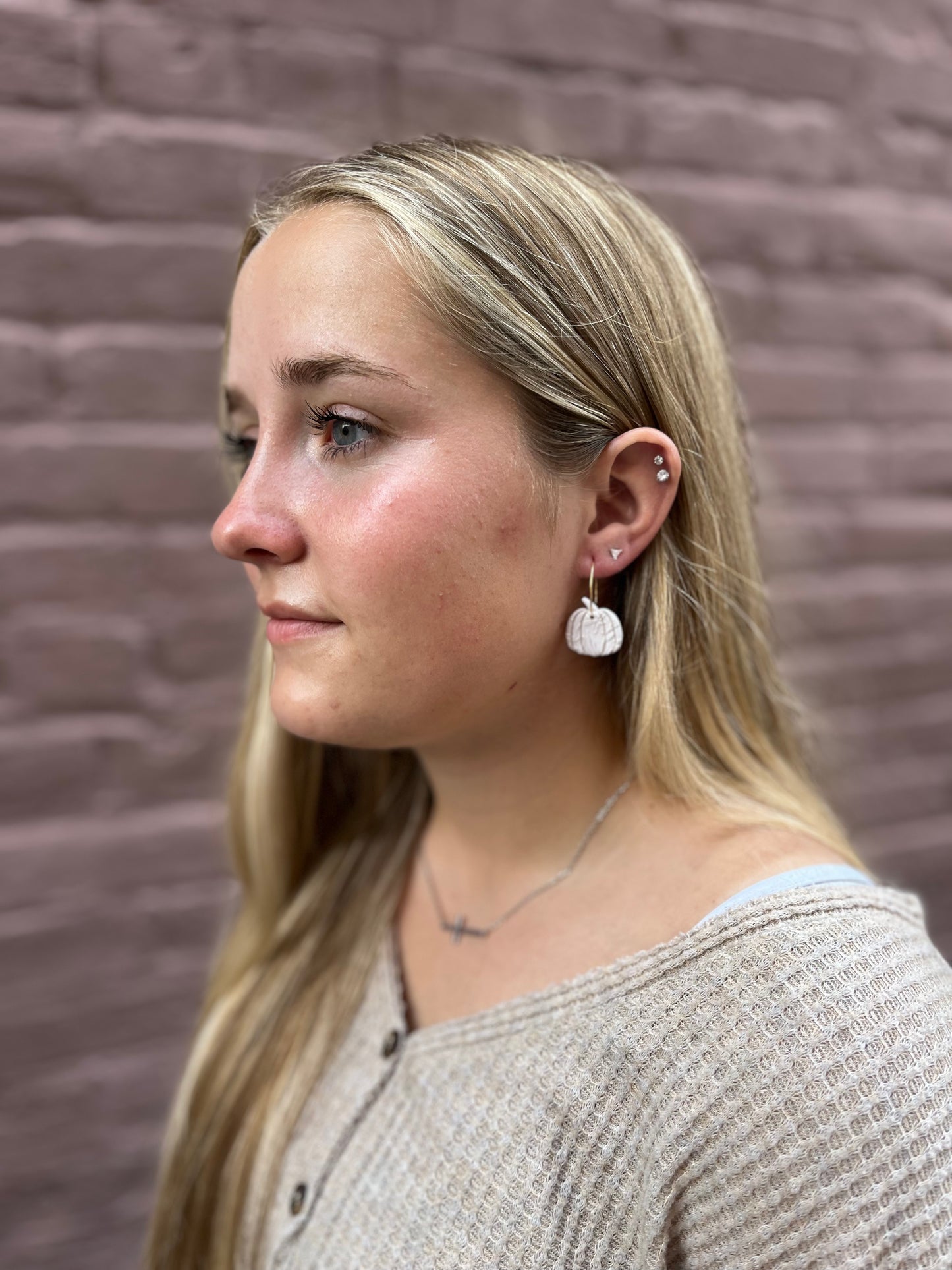 Textured Pumpkin Dangle (White)